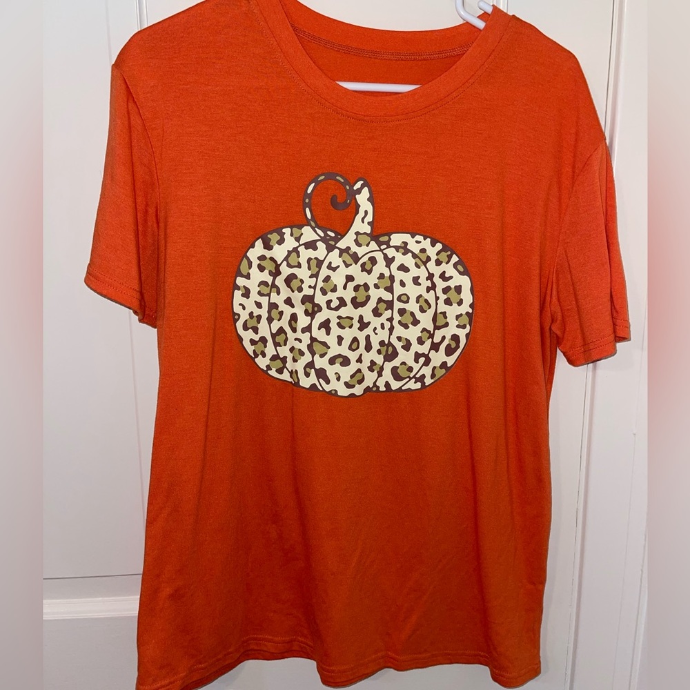 Pumpkin leopard tshirt